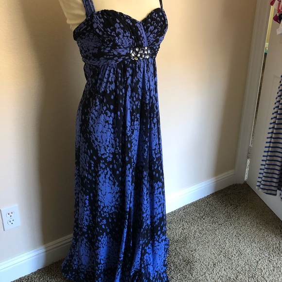 Elegant Blue Dress - Picture 3 of 8